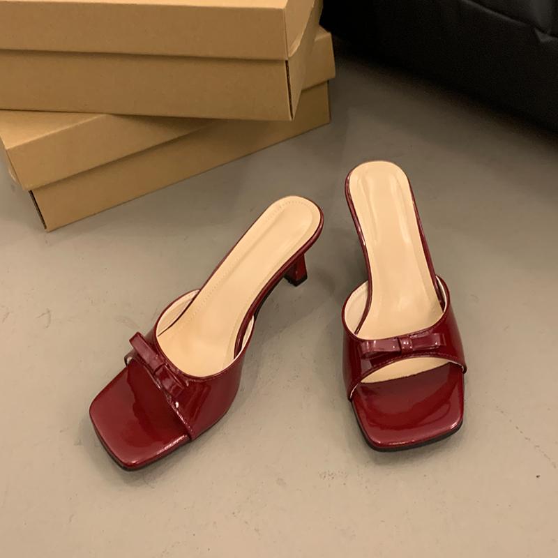 

Aphixta Шлепанцы с бантом, квадратный носок, летняя обувь, тонкий каблук 6,5 см, тапочки, женские повседневные шлепанцы, уличные сандалии, лаконичные тапочки 42 вино красного