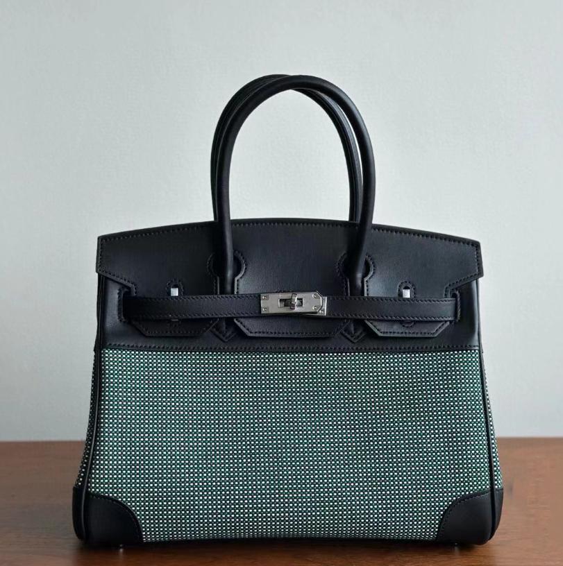 Geantă de mână nouă în stil european din piele de vacă Swift strat superior, cu patchwork cusut. Geantă de mână de înaltă calitate pentru femei, 25-30 cm înălțime.