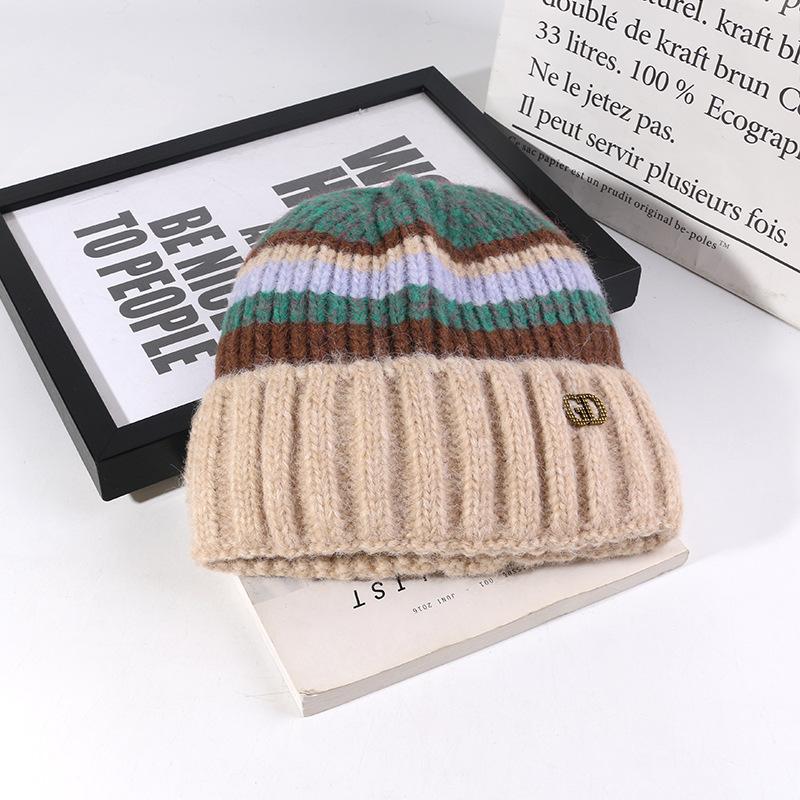 Women's Autumn and Winter New Fashion Letter Knitted Hat Korean Style Versatile Face Showing Small Thickened Head Wool Hat Men