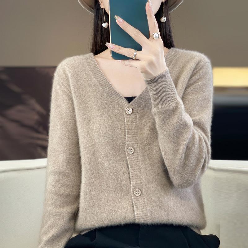 DAFIFY Women's Fashion Casual Fall Winter Solid Color Print Long Sleeve V-Neck Sweaters