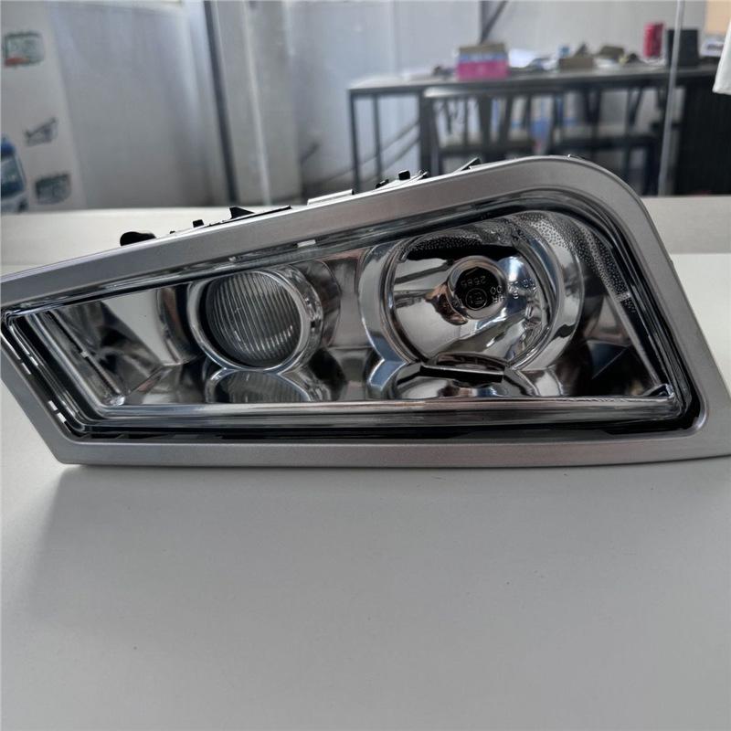 

High-Quality Anti-Fog Headlight for Volvo FM12/FM400/FM440 Trucks and Logistics Vehicles Double-hole Right