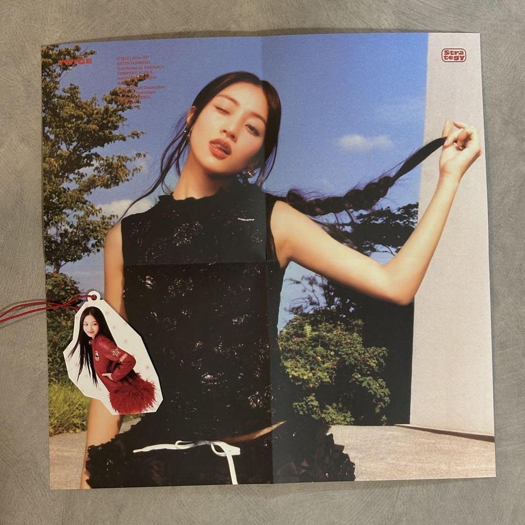[USED] TWICE ‘Strategy’ Regular Edition Jihyo Enclosed Comp Set Bonus Trading Card Included