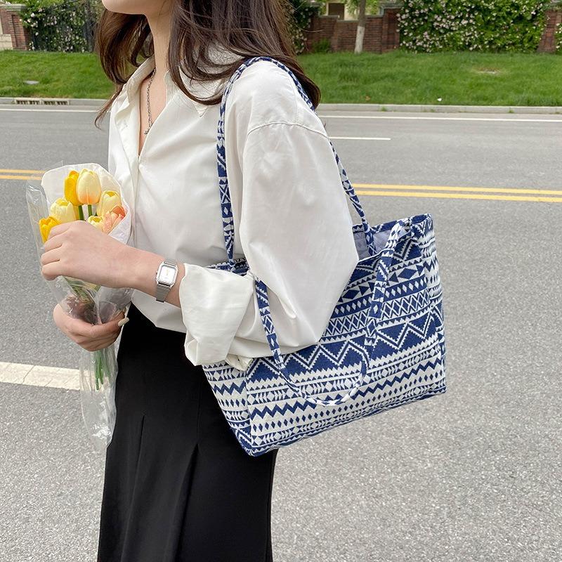 Large capacity women's bag new shoulder bag trendy fashion literary handbag bag bag