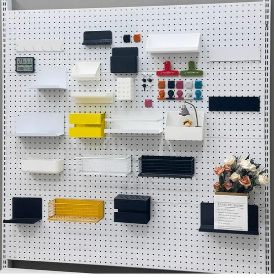 Rahmenloses Metall-Lochplatten-Lagerregal für Werkzeuge, Telefone, Schmuck und mehr