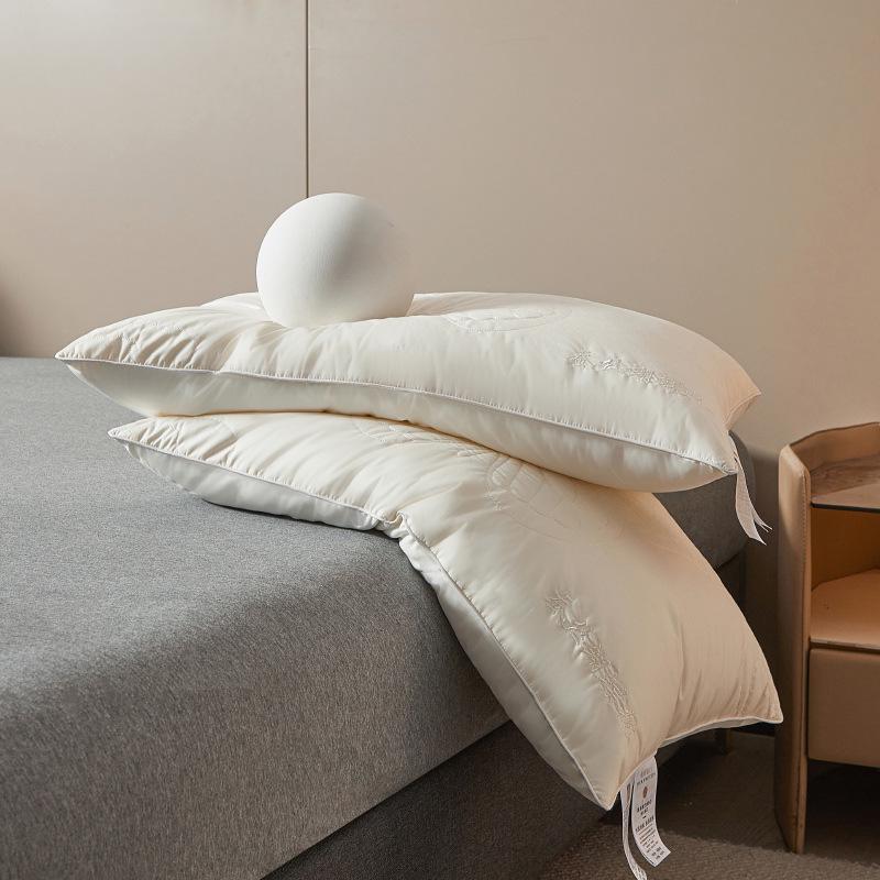 A-klasse Vlinder Zijde Geborduurde 3D Katoenen Hotelkussen - Moeder-Baby Kwaliteit