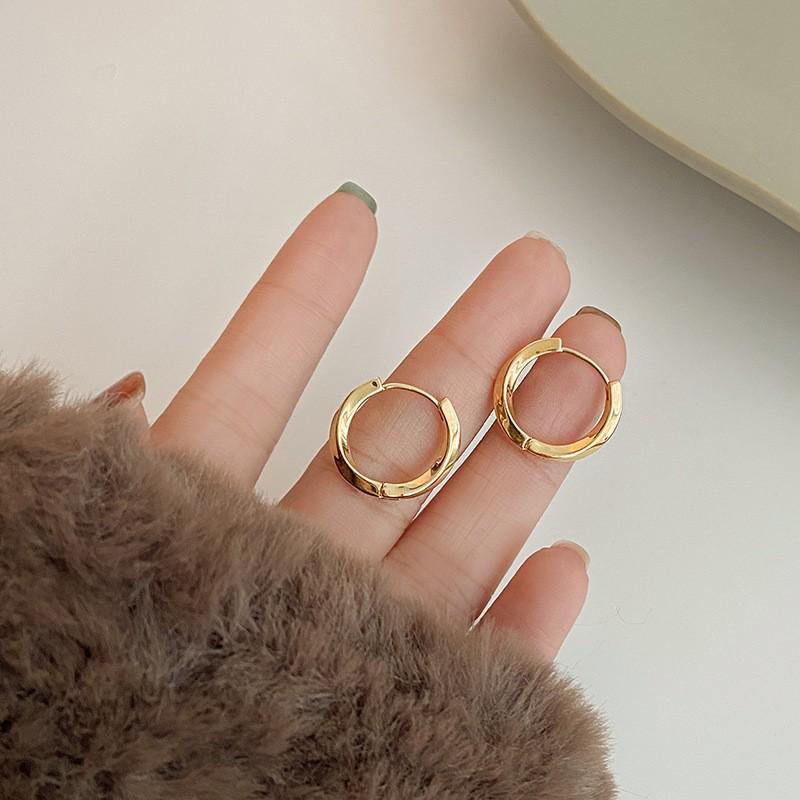 

2024 Женские простые серьги-кольца с уникальным дизайном
