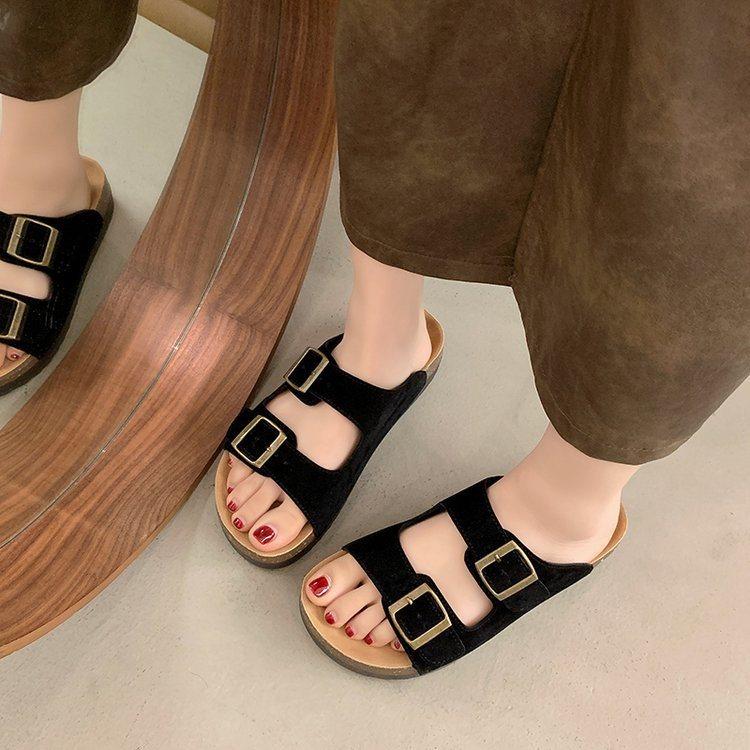 Vêtements d'extérieur été polyvalents chaussures pour femmes mode célébrité Internet chaussures de plage bord de mer claquettes plates décontractées de vacances vêtements d'extérieur