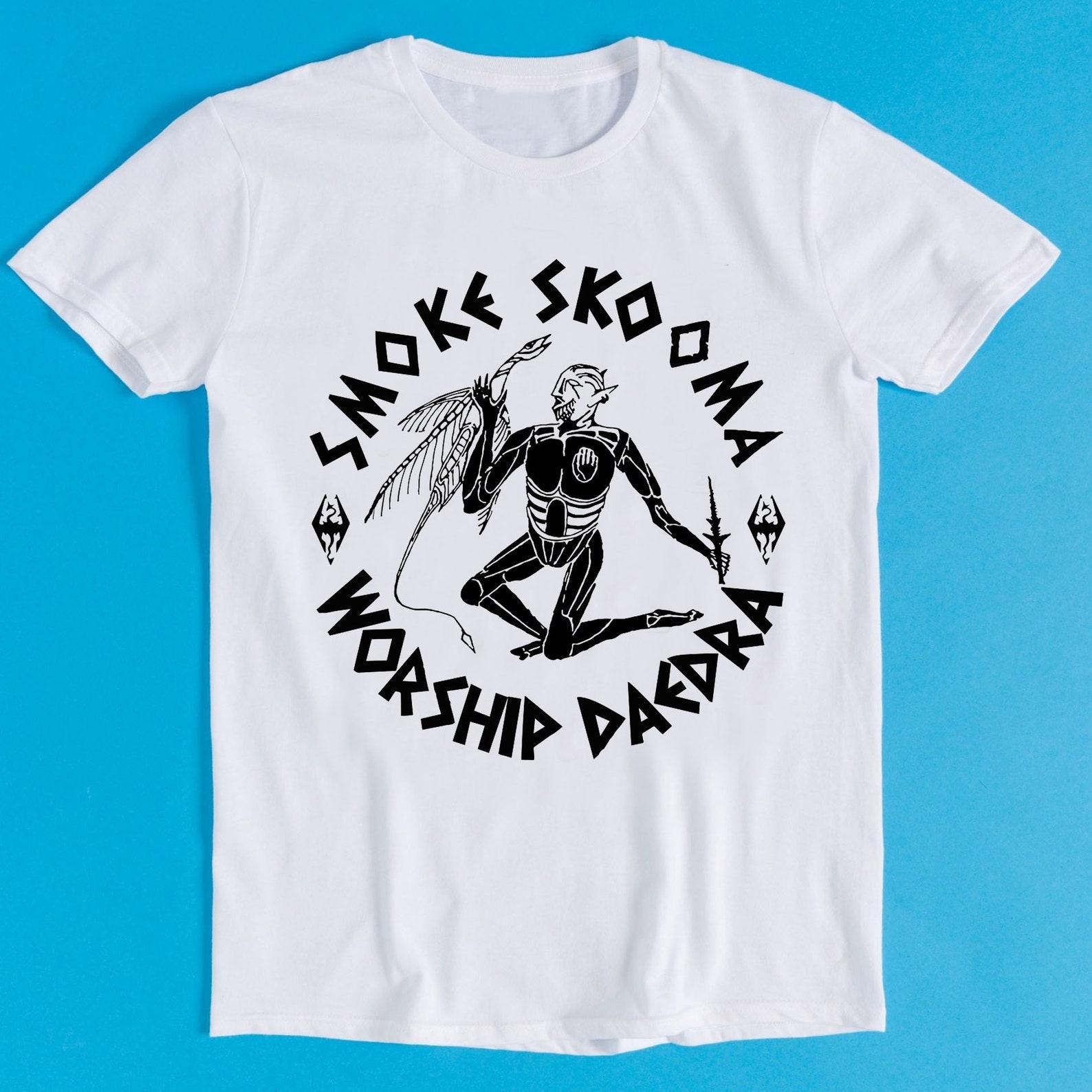 Smoke Skooma Worship Daedra Shirt Gamer Heartbeat Video Games Computer E-Sports Gamer Gaming Cool Gift Tee T-Shirt K874 L