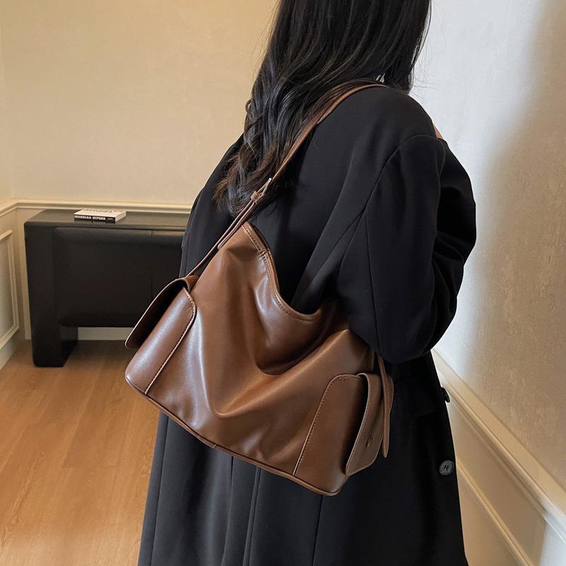 Bag women's new soft waxy bucket bag tote bag shoulder messenger bag commuter underarm bag large capacity trendy bag