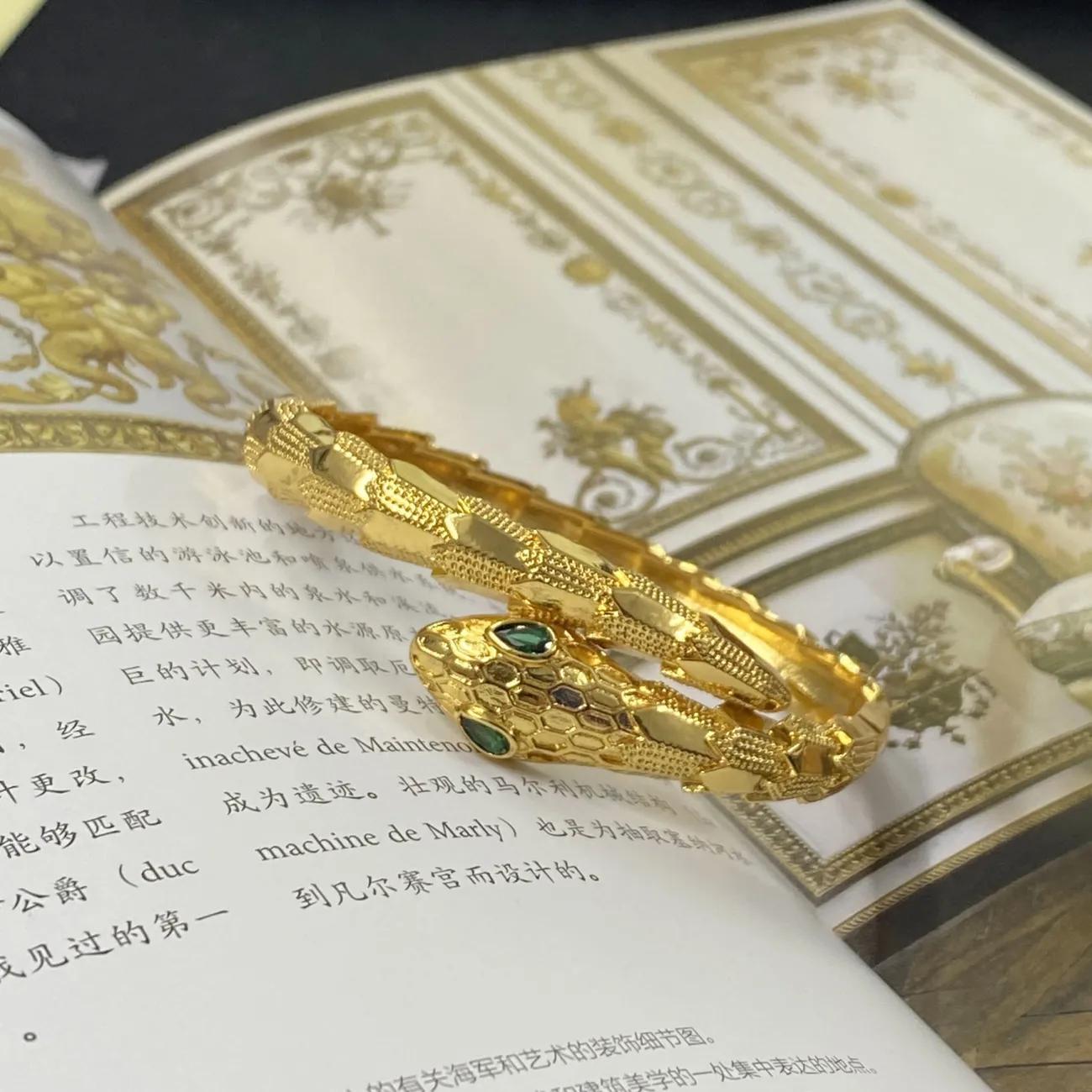 

Snake Bracelet Color High Color Retention Green Eyes Snake Head Bracelet Hand Jewelry 19CM