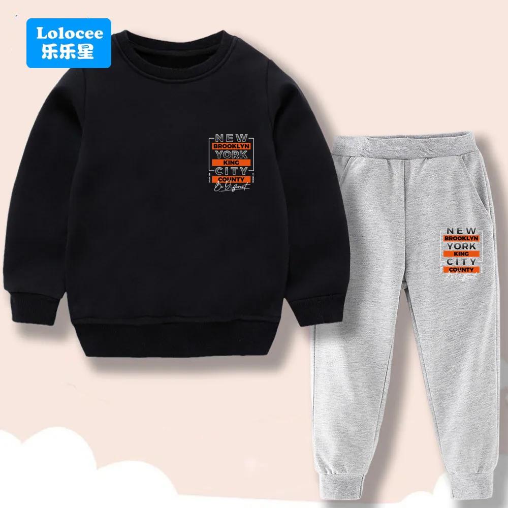 Boys' Spring/Autumn/Winter Sports Set Long-sleeved crew-necksweatshirt featuring "Californialetteringpaired with matching pants.