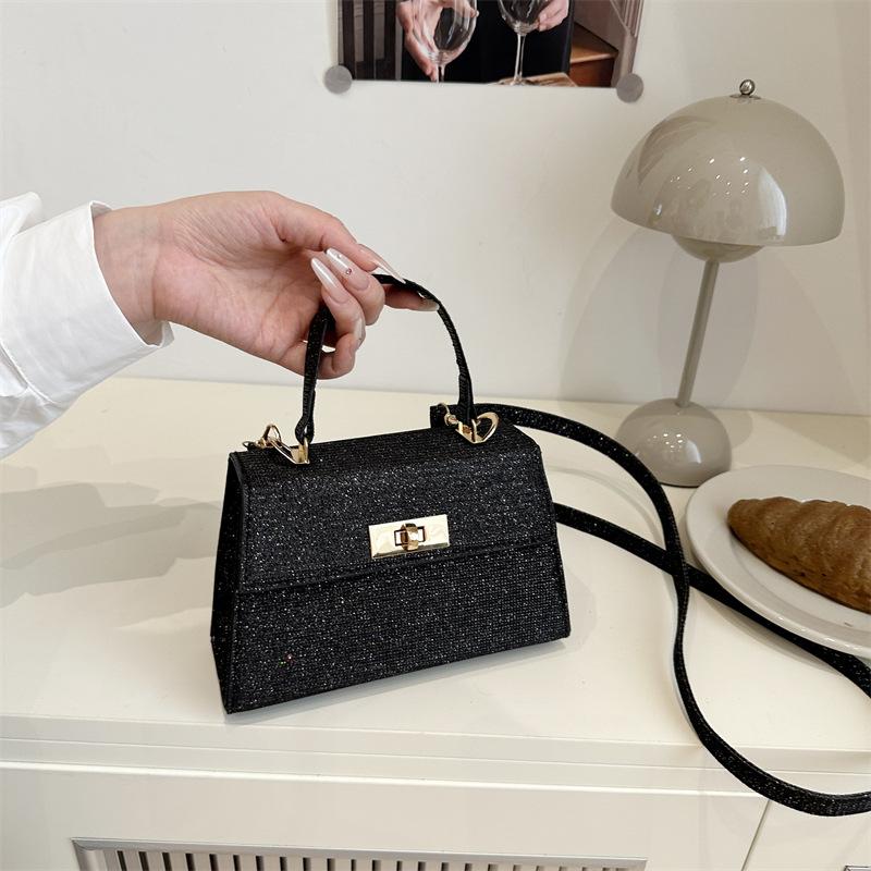 

Foreign trend personalized new small square bag women s leisure commuting retro fashion indentation solid color versatile messenger bag чорний