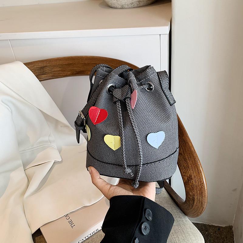 

Stylish Bucket Bag For Women In Black Pink Blue And White Perfect For Casual Outings чёрный