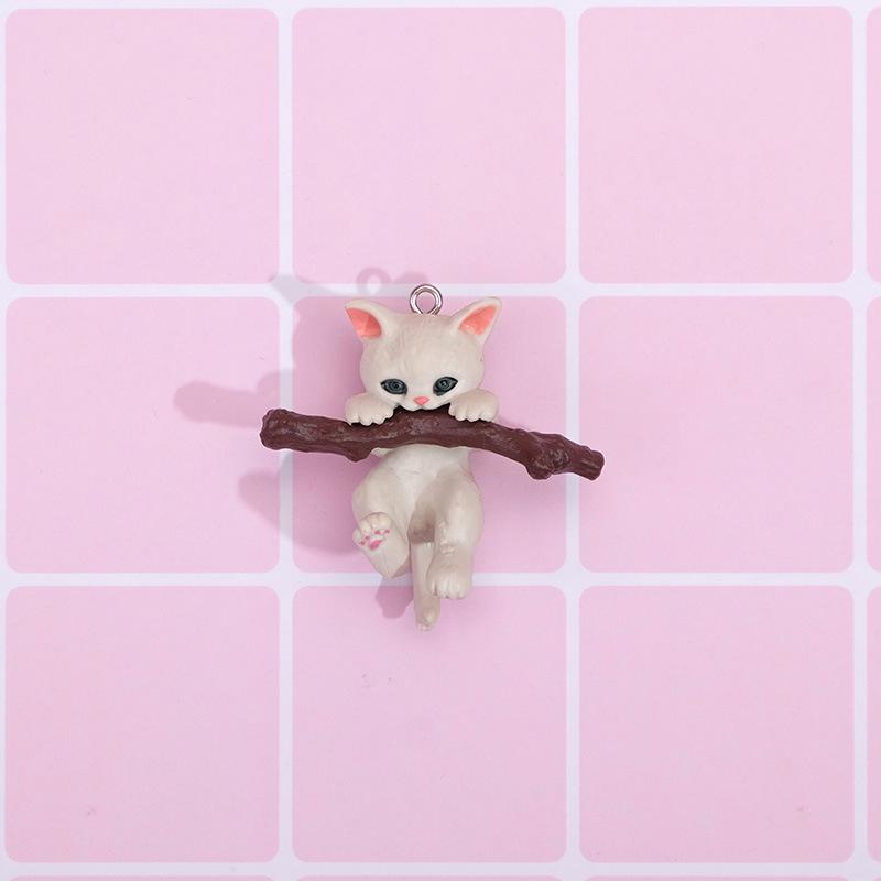 Hugging Branch Kitten Brooch: Cute 3D Cat Pin for Clothes, Bags, and Pendants