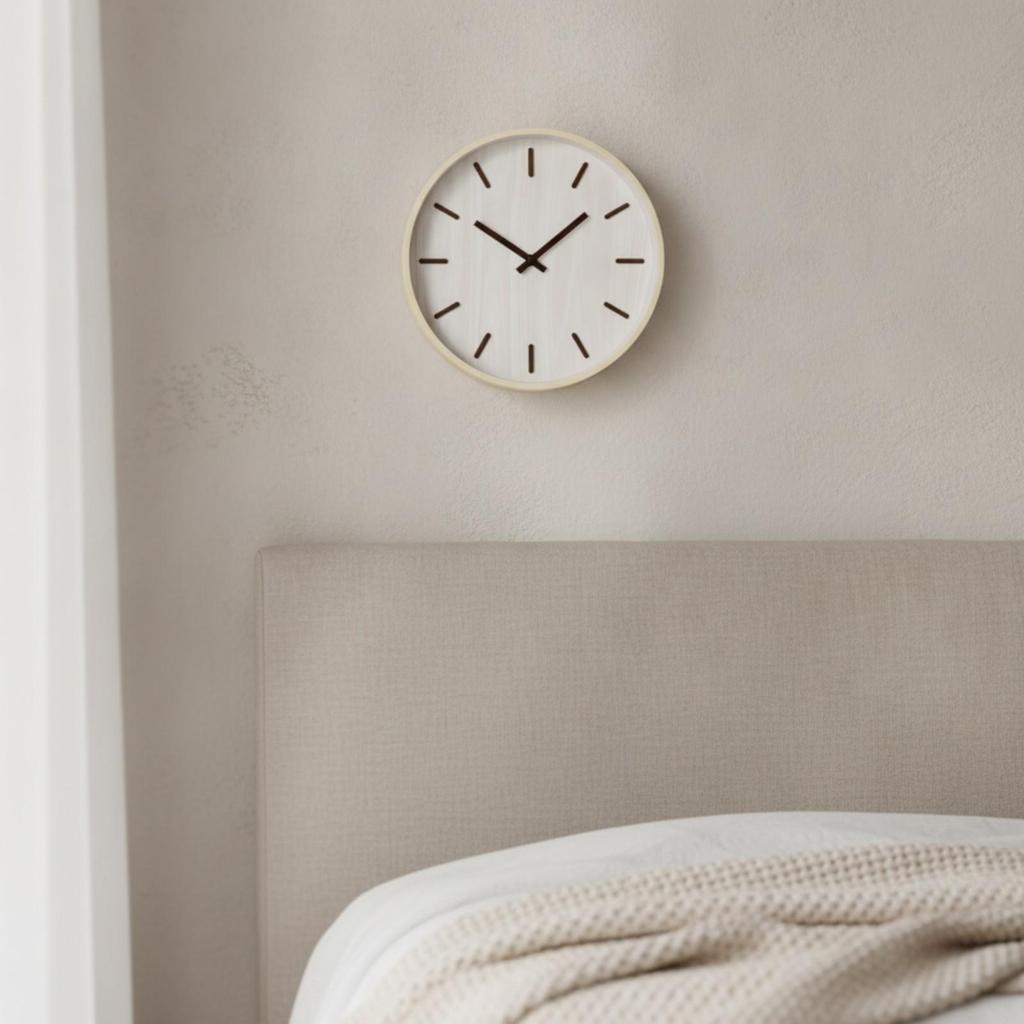 Round Wall Clock with Wood Frame Long-Lasting Quartz Glass Front