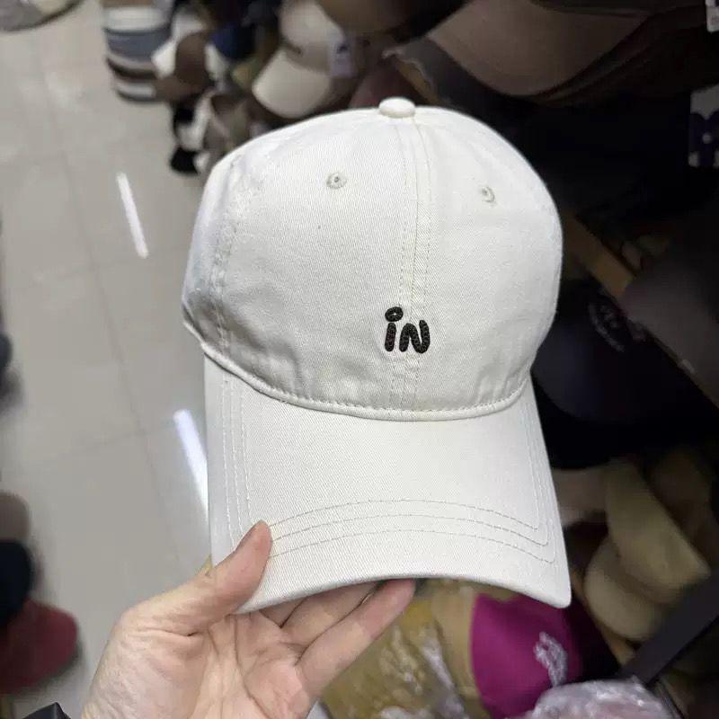 

Шляпа Женская 2025 Новинка Квадратный Козырек Вышивка Буквами Бейсболка Маленькая Кепка с Козырьком Закрывает Лицо Защита от Солнца White Free size (adjustable)