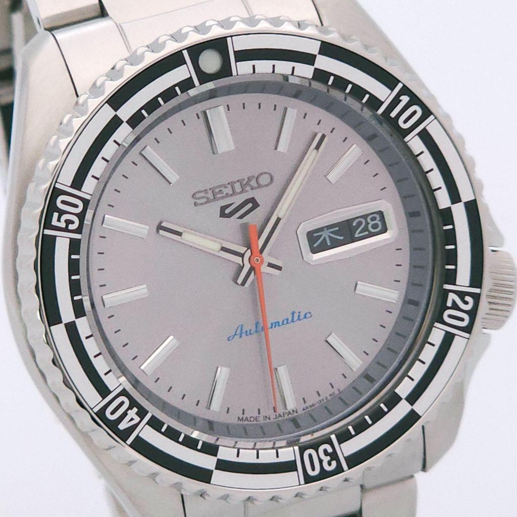 Used Good condition SEIKO Seiko Five Sports 4R36-15E0 Automatic working condition Gray Grand Prix bezel Box. Links included