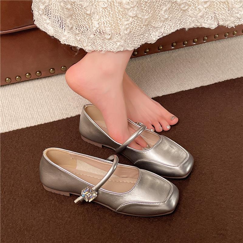 French Retro Square Head Shallow Mouth Single Shoes Women's 2025 New Spring Retro Splicing One-word Buckle Mary Jane with Skirt