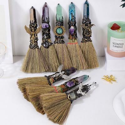 Exquisite Natürliche Kristall Säule Spitze Stein Besen Rohstein Handgemachte Hexenbesen Ornamente Mini Besen Handwerk Schreibtisch