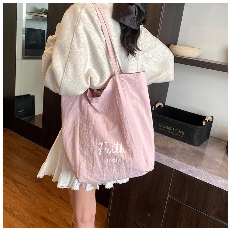 Schultertasche mit Karomuster, Tragetasche mit großem Fassungsvermögen, einfache doppelseitige Tasche für doppelten Verwendungszweck, neue Modelle für Frühling und Sommer