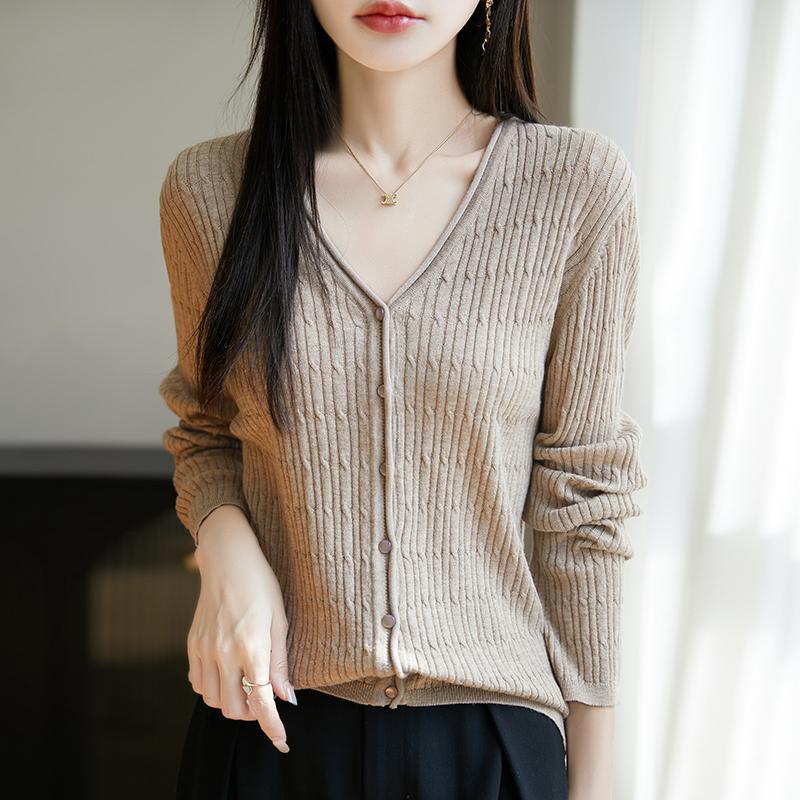 Leichte Strickjacke für Damen aus 50 % Wolle und 50 % Maulbeerseide – vielseitige Strickware für 4 Jahreszeiten für ganzjährigen Komfort und Stil