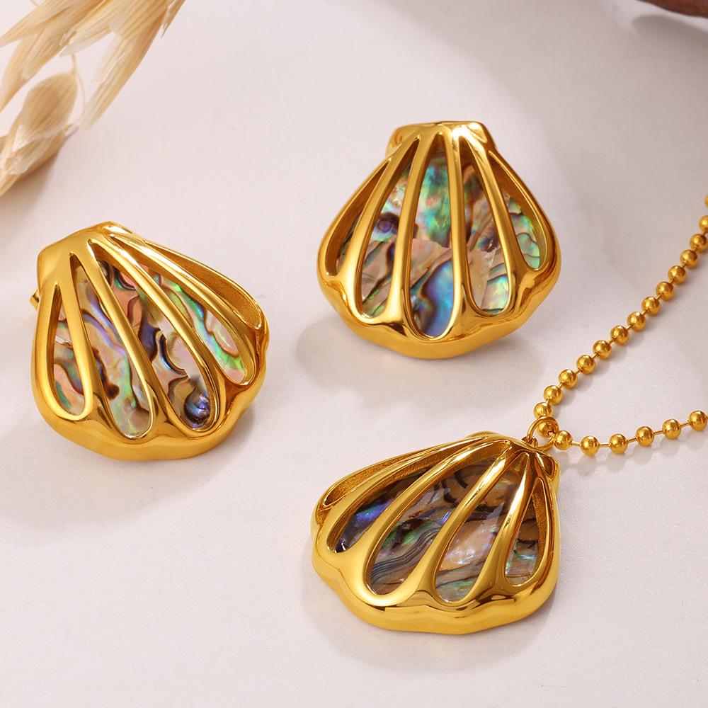 Shell Necklace & Earring Set: Luxury Beachwear Design