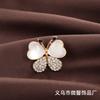 Little fresh and cute little butterfly brooch, temperament diamond-encrusted small fragrant wind anti-light decorative brooch