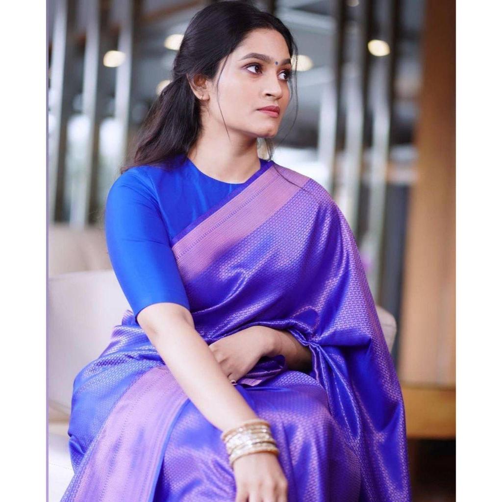 This Beautiful Saree Is Elegantly Decorated with Gorgeous Solid Jacquard Weave That Gives a Perfect Look To the Outfit.