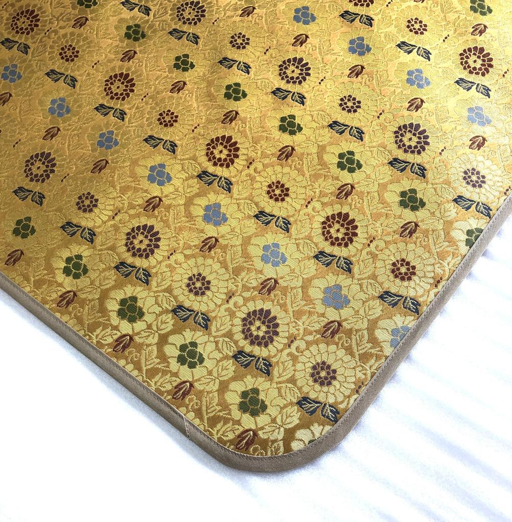Isemura Buddhist Altar Mat (Other Sizes and Patterns Available) Flame-Retardant Mat for Buddhist Altar Use (Chrysanthemum Border B, 105 X 50cm)