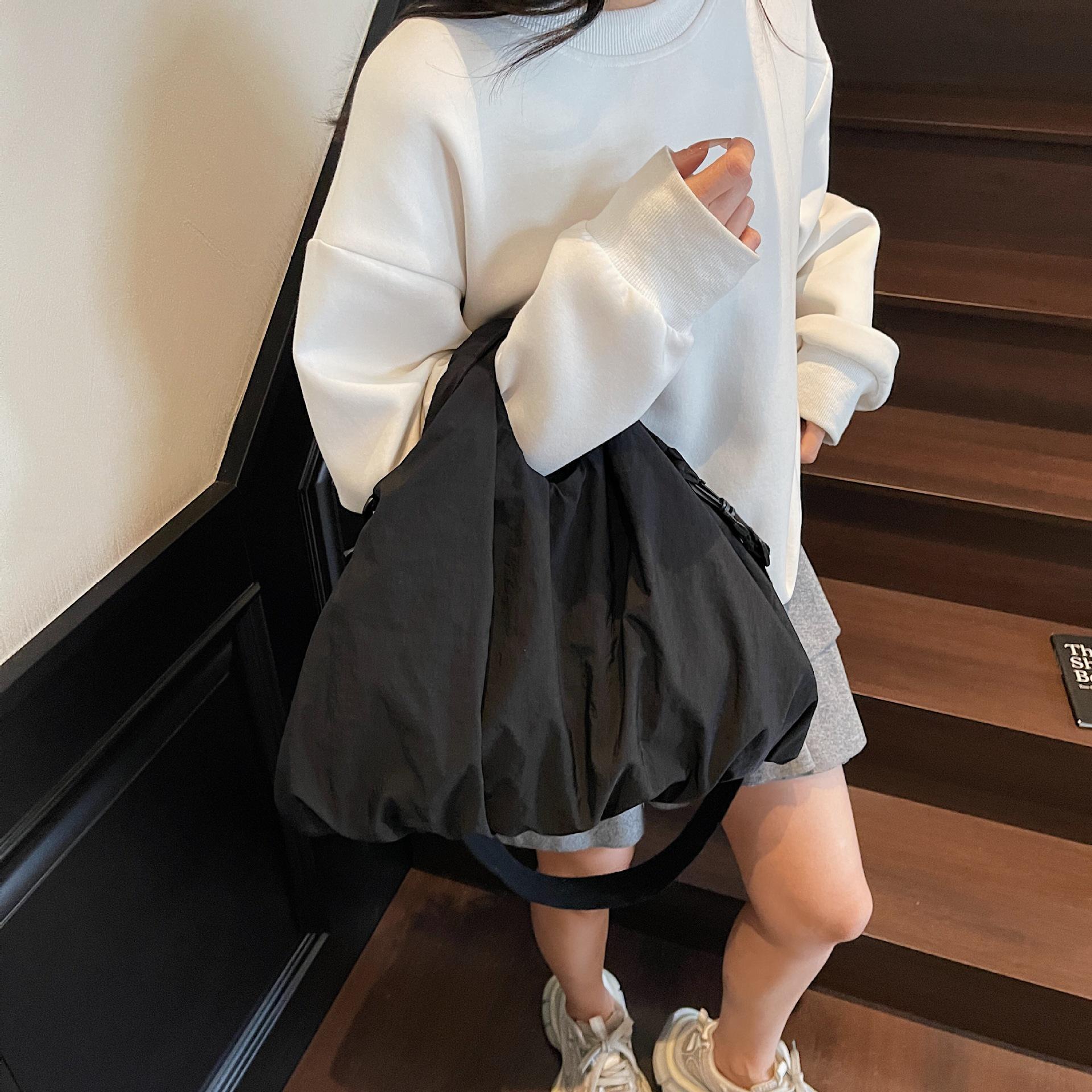 

Autumn 2025 Women s Large-Capacity Washed Cloth Shoulder Bag for Casual Commuting and Shopping чорний