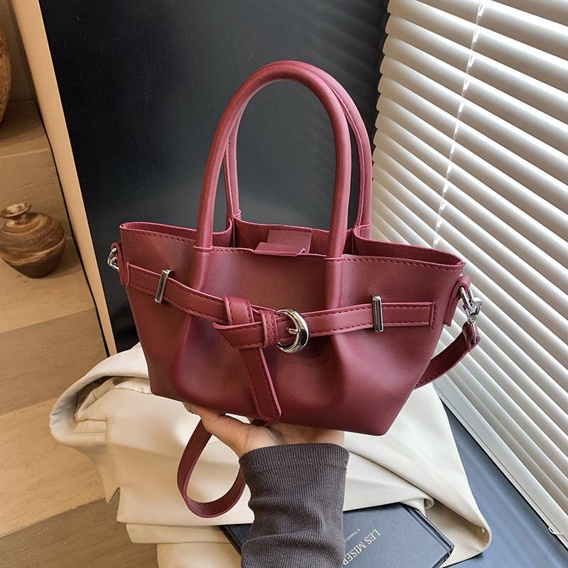 

Niche pleated bucket bag new women s autumn versatile portable fashion trendy messenger bag красный