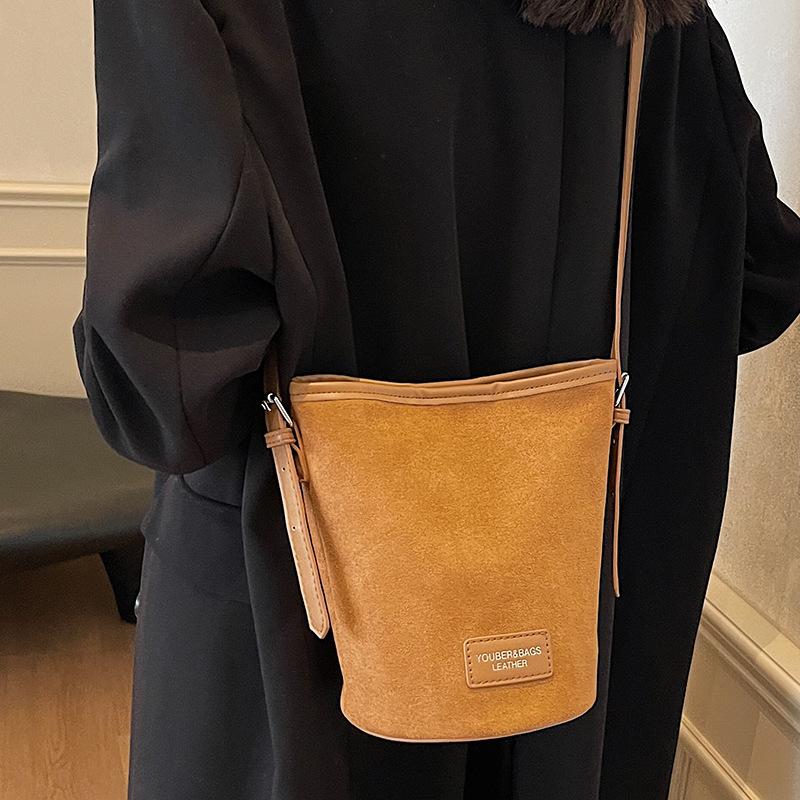 Fashion Matte Bucket Bag Women's 2025 Summer New Trend Simple Shoulder Bag High Value Casual Oblique Span Bag