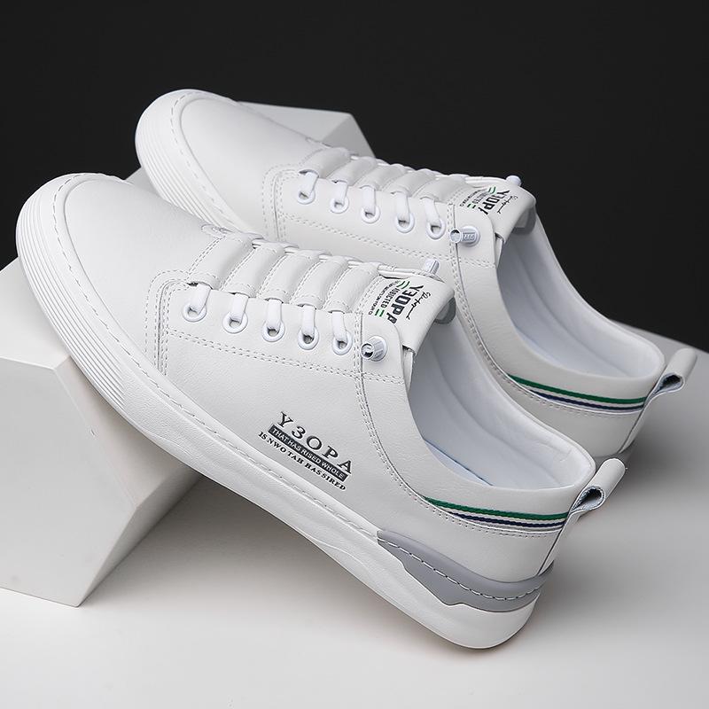 Spring New Men's Casual White Shoes, Comfortable and Versatile, with A Soft Sole and Soft Surface, Fashionable Sports Board Shoes