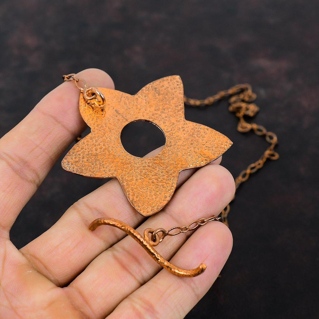 Miedziany Wisiorek Kwiatowy Unikalny Naszyjnik z Kwiatem Ręcznie Robiony Wisiorek Miedziana Biżuteria Wisiorek na Łańcuszek Piękny Wisiorek z Wzorem Kwiatowym Prezenty Rocznicowe