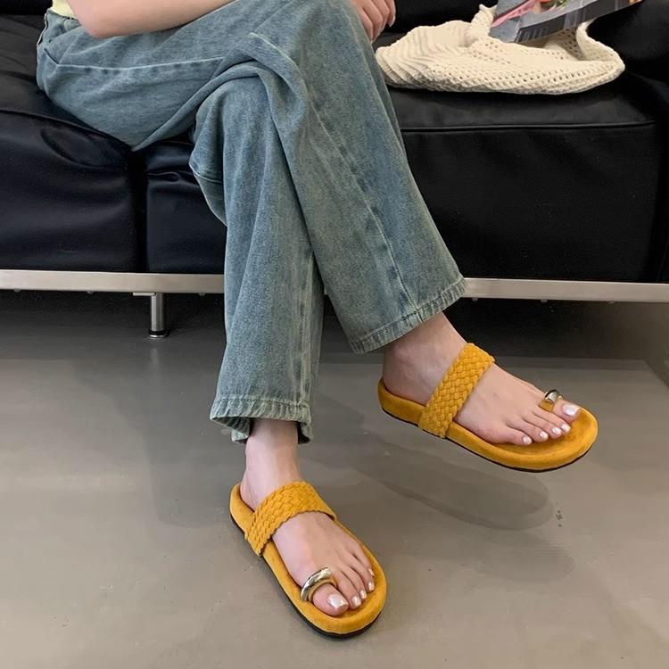Soft bottom design simple word with cool slippers women's 2025 spring new set toe thick bottom beach slippers with skirt tide