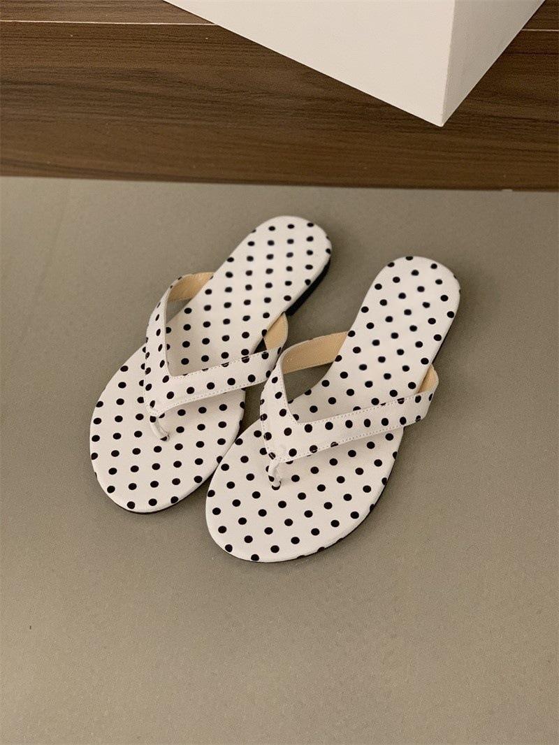 

Весенние новые простые нишевые сандалии с защипом для пальца в горошек, замшевые шлепанцы, женские на плоской подошве 40