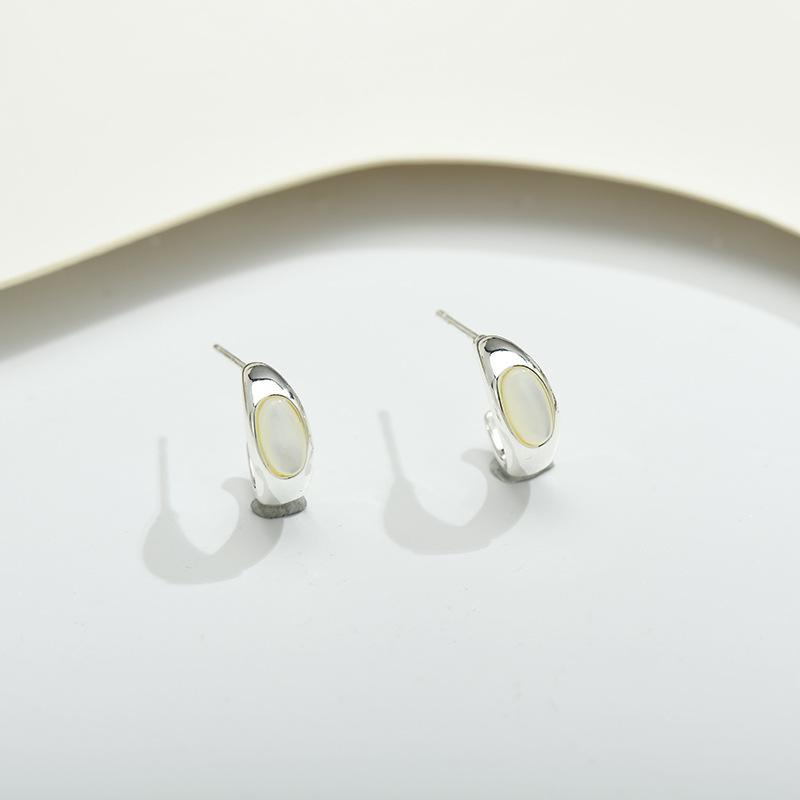 Japanese-Korean Oval Shell Stud Earrings, S925 Silver Needle, Versatile Niche Design, 925 Sterling Silver