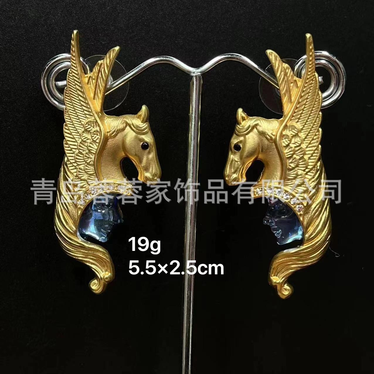 Vintage Heavy Industry Gold Plated Wings Double Horse Face KF Earrings Light Luxury Exaggerated Niche Design