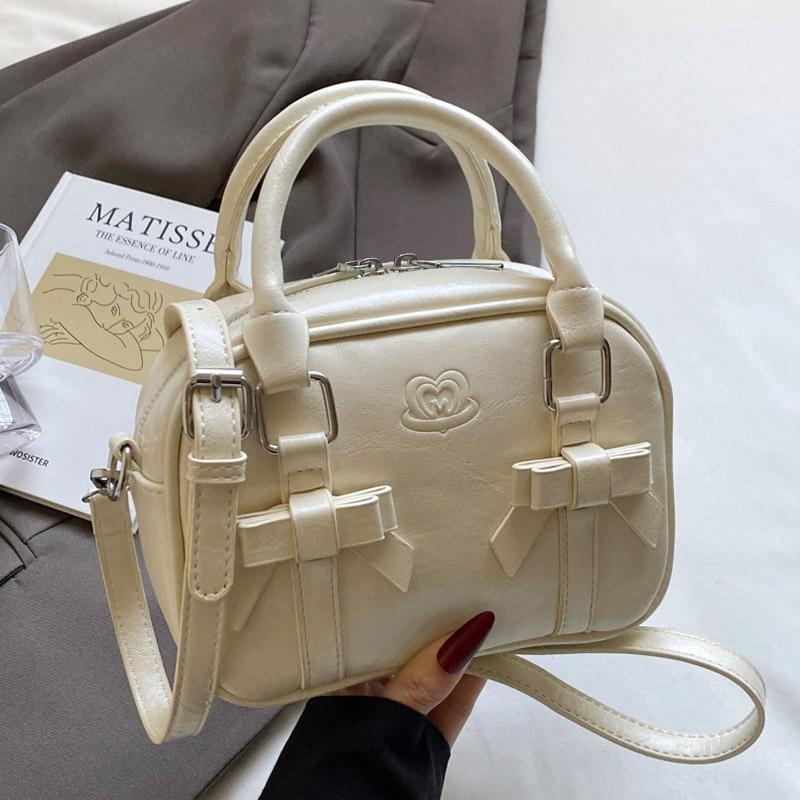 Popular Korean version of sweet and cool style high-end portable Boston bag women's versatile fashion niche design messenger bag