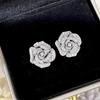 Orecchini Stile Celebrità Francese Fiore di Camelia Intagliato Vintage Orecchini con Zirconi Accessori Regalo per San Valentino