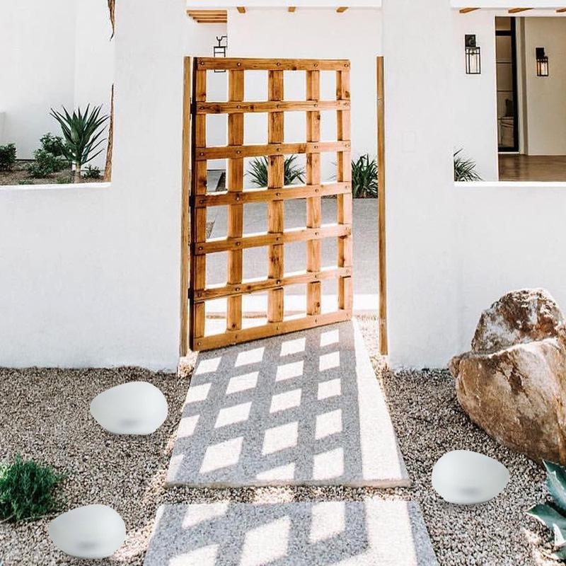 Outdoor Solar Pebble Garden Lights for Lawn and Courtyard