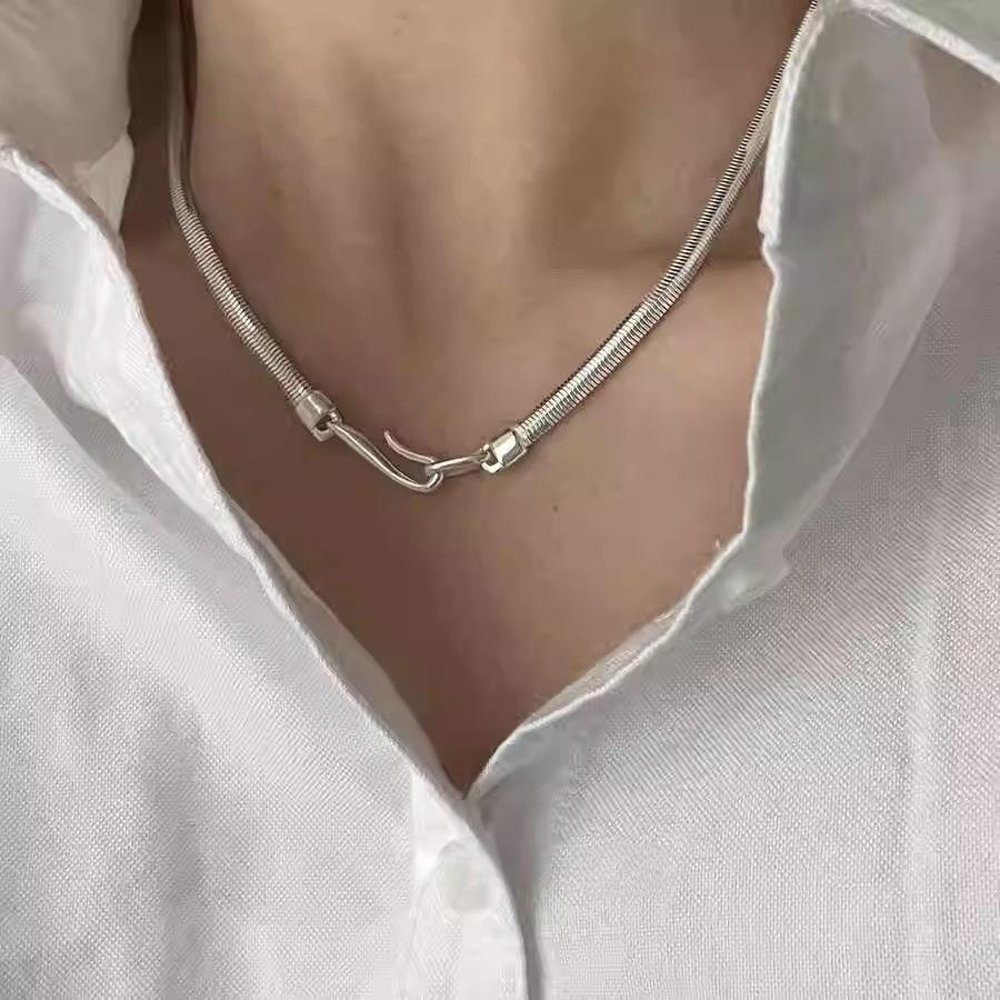 Super Flash Snake Bone Chain Necklace Hook Collarbone Chain Simple Neck Chain