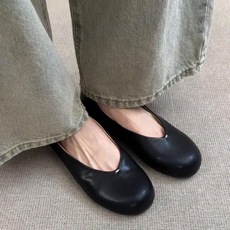 Fashion Red Round Toe Leather Ballet Shoes Woman Brand Design Soft Shallow Loafers Ladies Retro Slip-on Flat Zapatos with Stitch Details