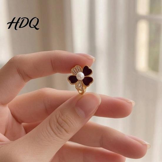 Vintage Clover Scarf Accessory Four-Leaf Ring Rhinestone Slide Elegant Buckle Faux Pearl Holder for Women Shirts Shawls Neckerchiefs Secure Fit Clip