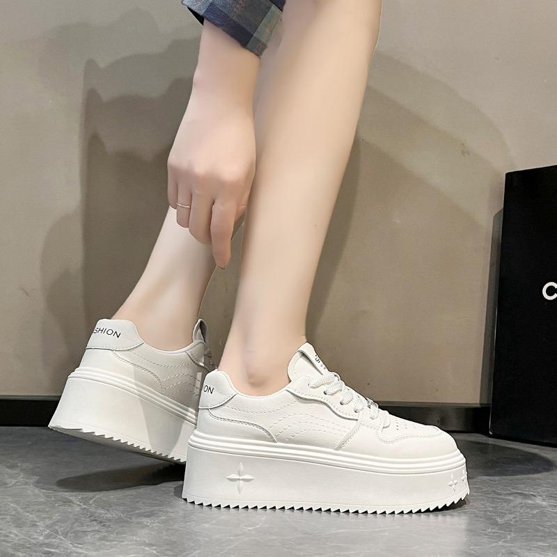 Модные белые кожаные туфли с толстой подошвой — фото 7