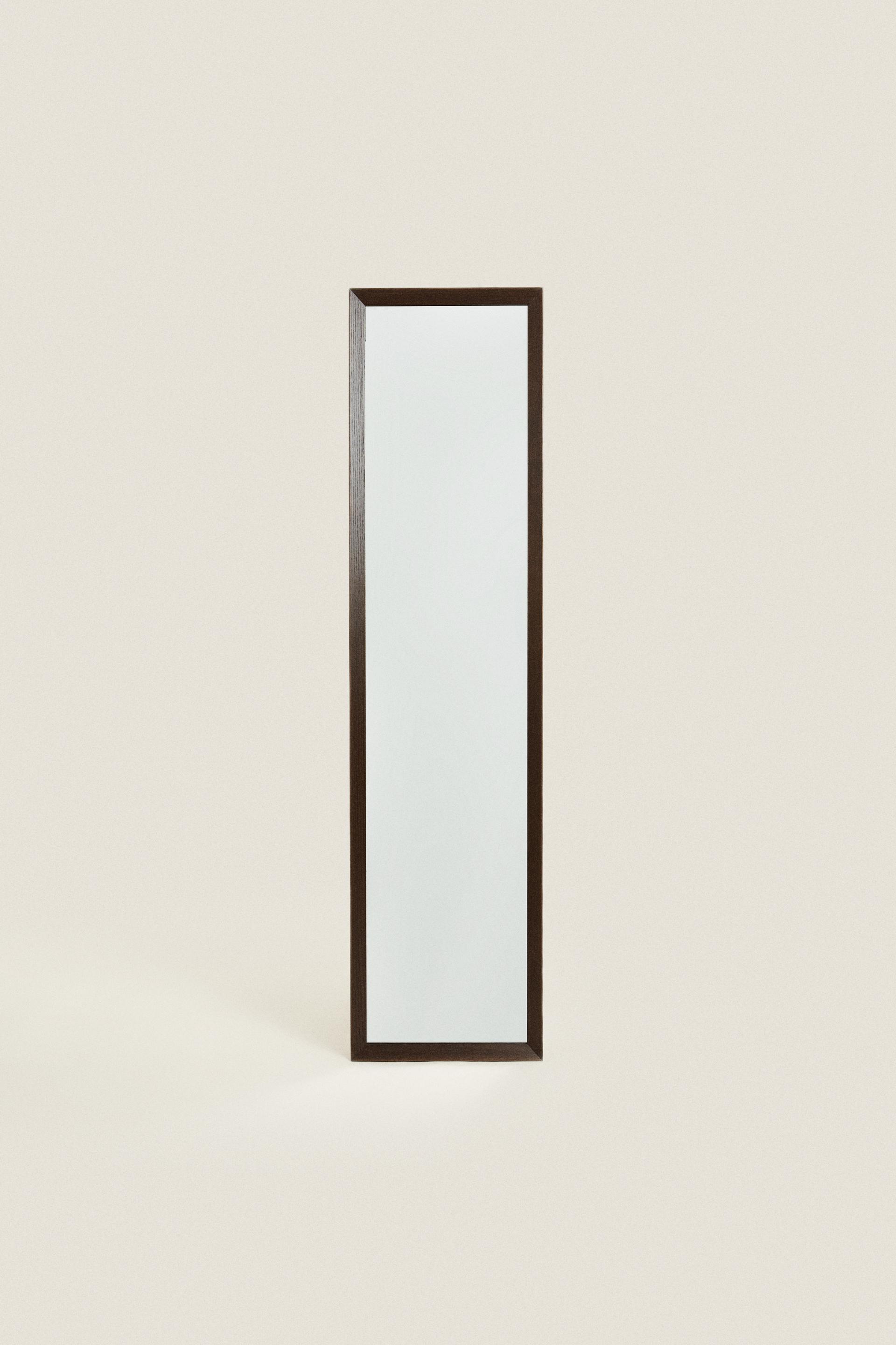 

ВЕРТИКАЛЬНОЕ ЗЕРКАЛО СО СКОКОЙ РАМКОЙ