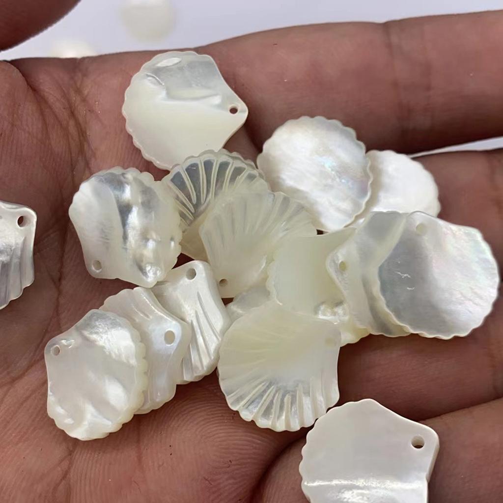 1 Pezzo Fascino Naturale Bianco Madreperla Conchiglia di Capesante 16mm Foro Singolo Ciondolo Conchiglia Marina Per Sirena Fai da Te Orecchini Collana Creazione Gioielli