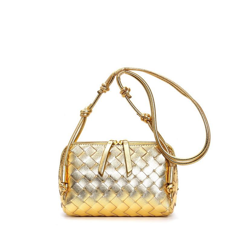 2025 New Genuine Leather Women's Bag Fashion Weaving Mini Camera Bag Pillow Shell Small Bag Single Shoulder Diagonal Cross Border Bag