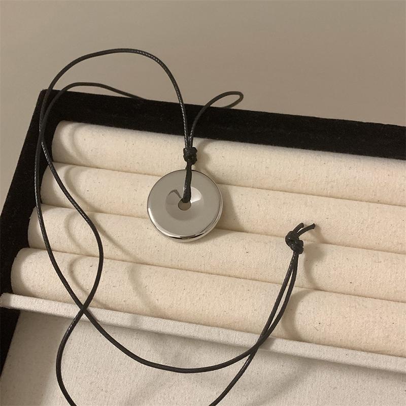 Einfache schwarze Lederkordel lange Halskette für Frauen Mädchen Wasserflaschenanhänger Pulloverkette Schmuckzubehör Geschenke
