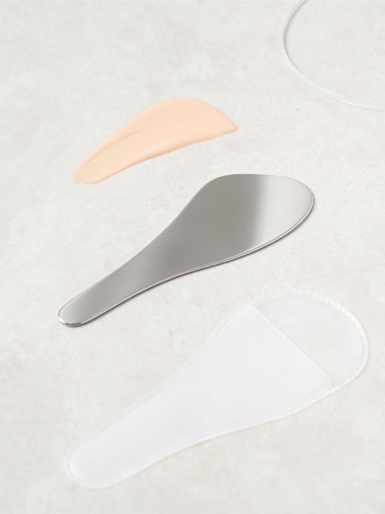 Curved Makeup Spatula for Foundation & Cream Application
